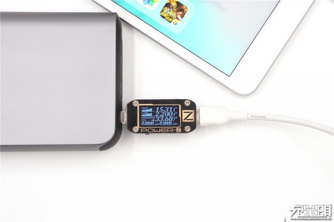 百瓦三口快充强如魔王 绿巨能100W PD笔记本移动电源评测