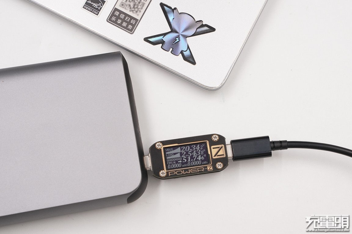 百瓦三口快充强如魔王 绿巨能100W PD笔记本移动电源评测