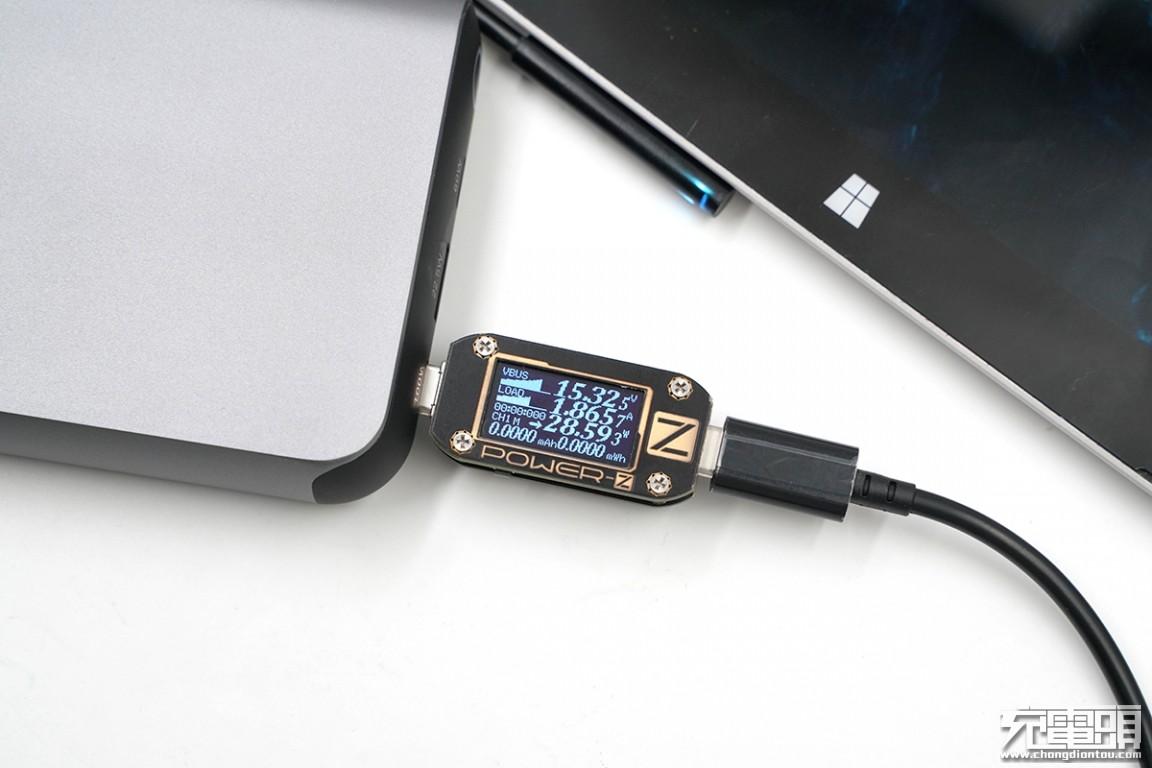 百瓦三口快充强如魔王 绿巨能100W PD笔记本移动电源评测