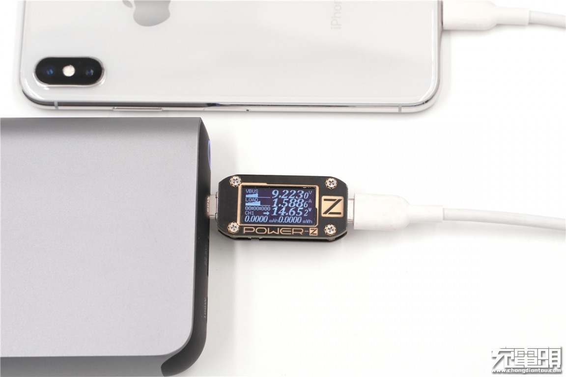 百瓦三口快充强如魔王 绿巨能100W PD笔记本移动电源评测