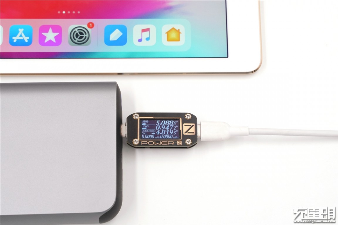 百瓦三口快充强如魔王 绿巨能100W PD笔记本移动电源评测