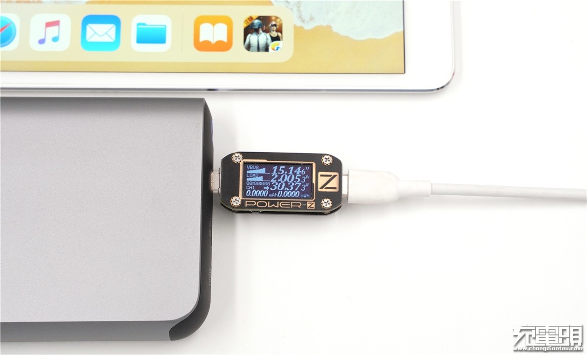 百瓦三口快充强如魔王 绿巨能100W PD笔记本移动电源评测