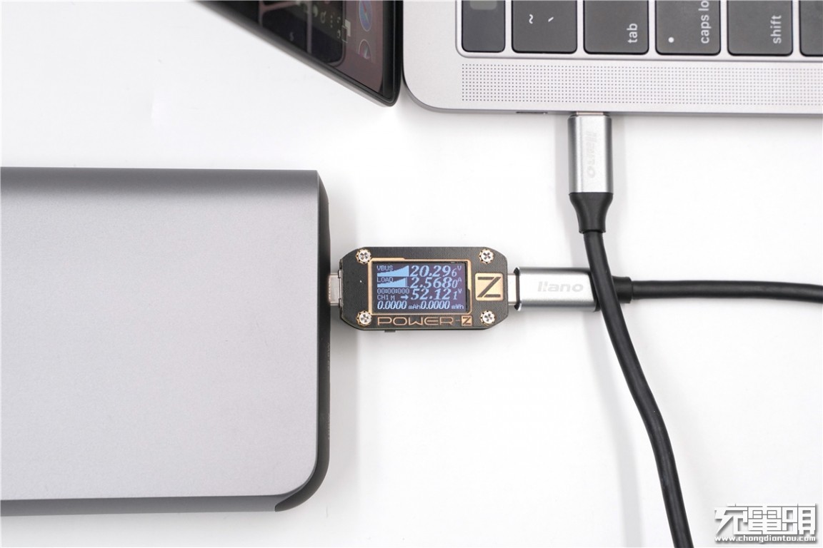 百瓦三口快充强如魔王 绿巨能100W PD笔记本移动电源评测