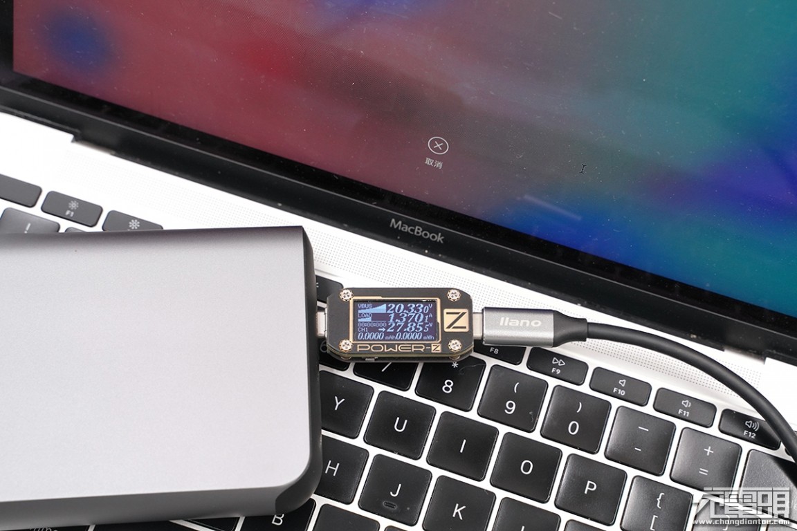 百瓦三口快充强如魔王 绿巨能100W PD笔记本移动电源评测