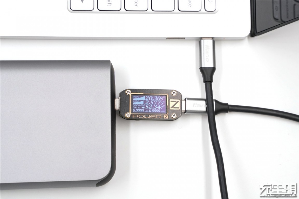 百瓦三口快充强如魔王 绿巨能100W PD笔记本移动电源评测