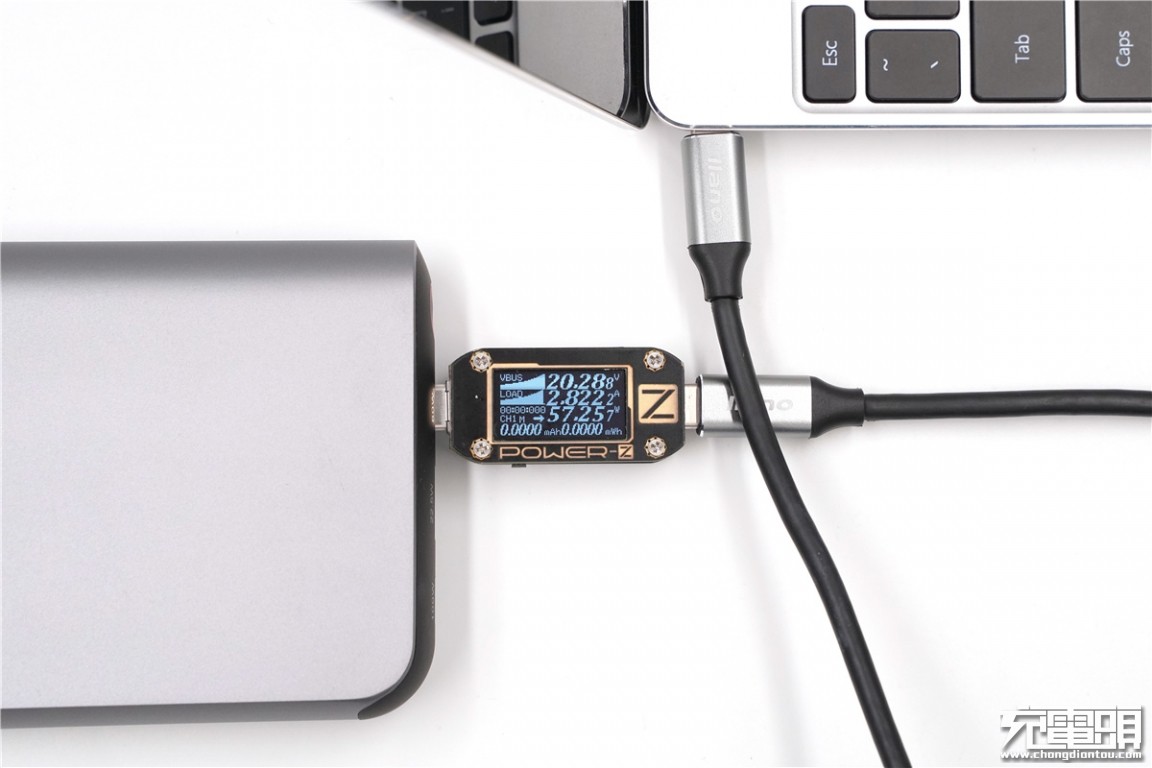 百瓦三口快充强如魔王 绿巨能100W PD笔记本移动电源评测