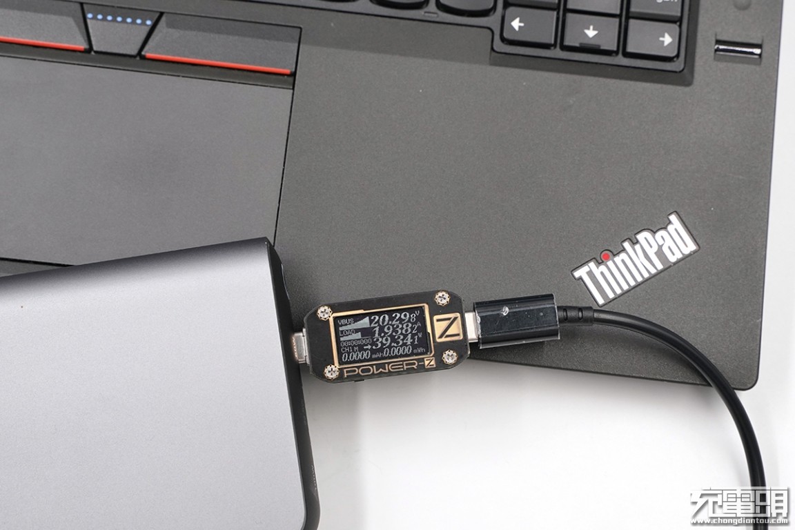 百瓦三口快充强如魔王 绿巨能100W PD笔记本移动电源评测