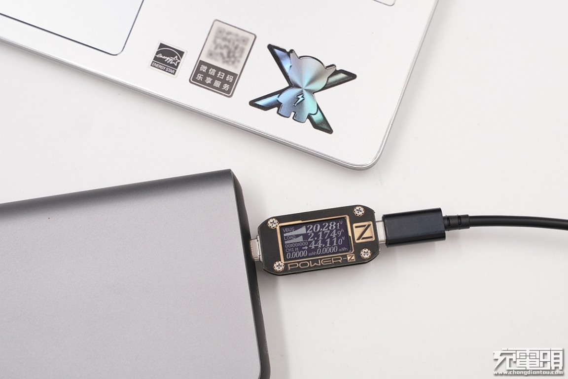 百瓦三口快充强如魔王 绿巨能100W PD笔记本移动电源评测