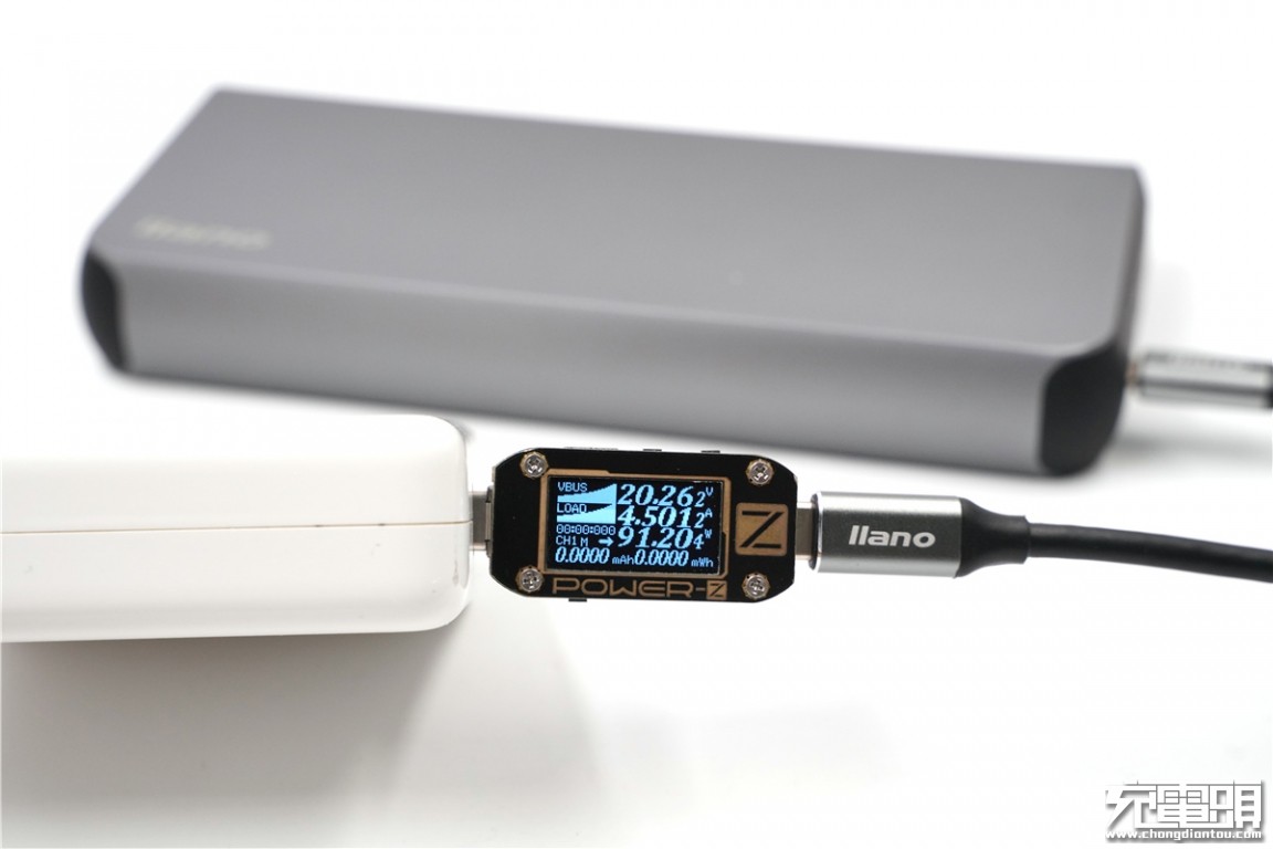 百瓦三口快充强如魔王 绿巨能100W PD笔记本移动电源评测