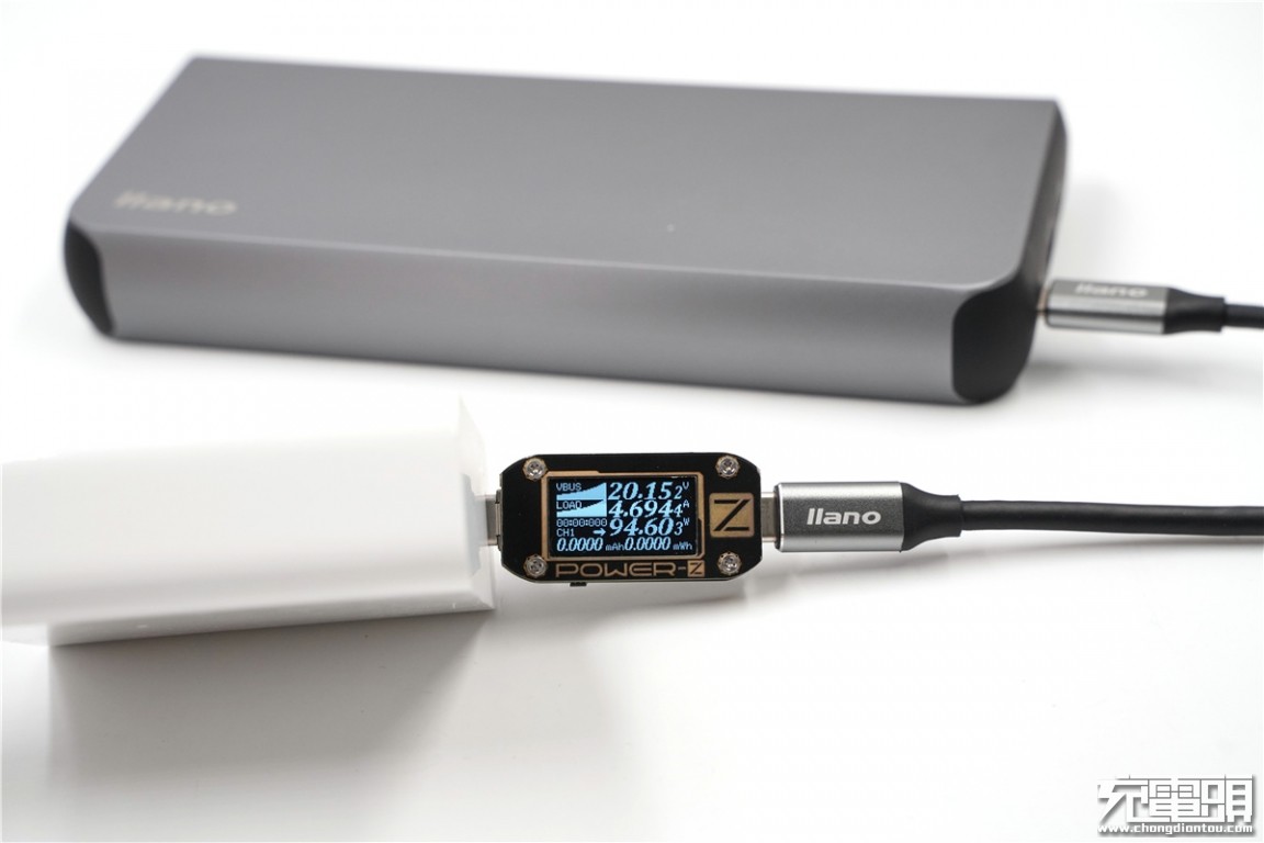 百瓦三口快充强如魔王 绿巨能100W PD笔记本移动电源评测